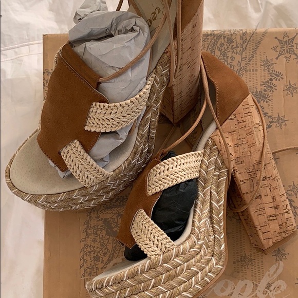 NEW!Free People high Society lace up. Euro sizes - Picture 6 of 8